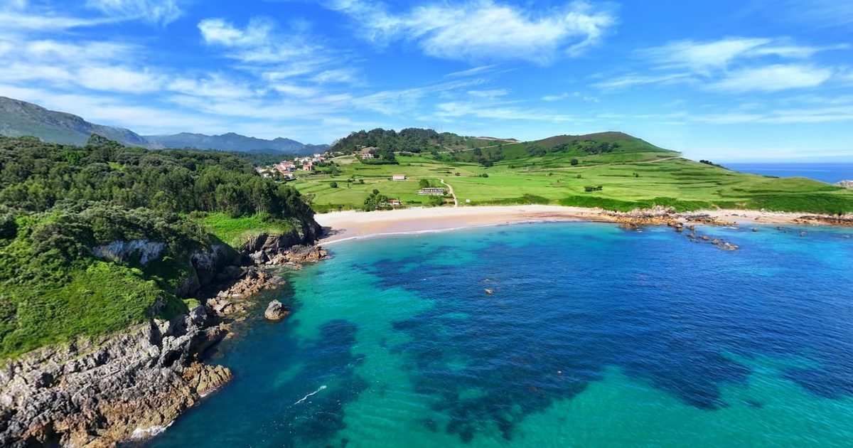Vista aérea de Playa de Toranda (Niembru, Llanes)