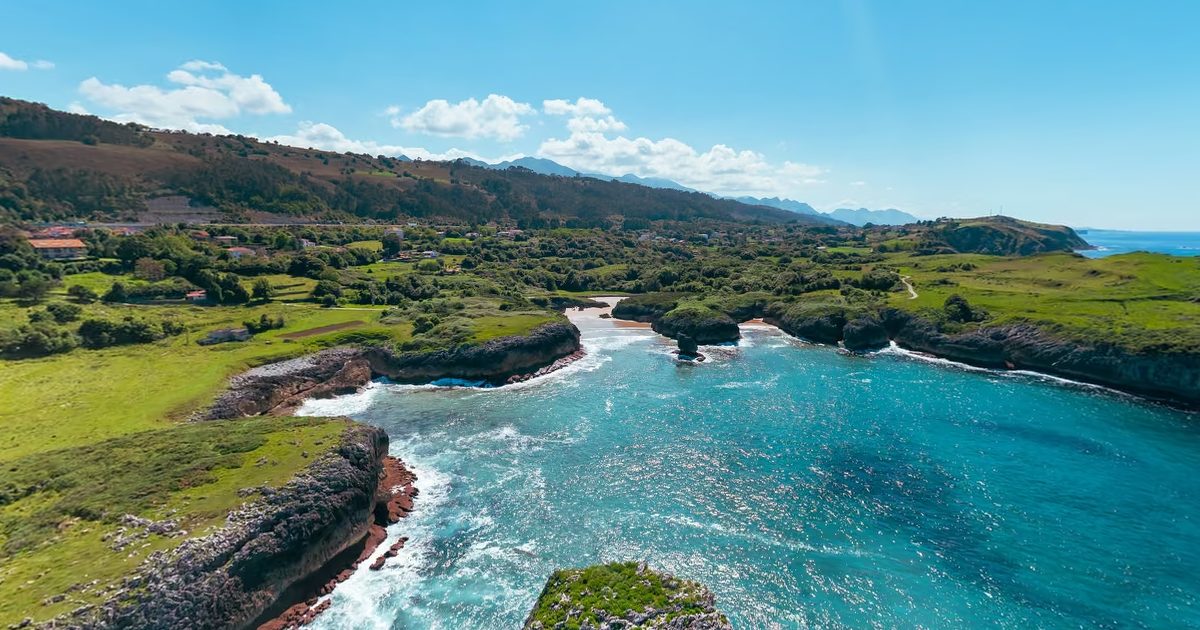 Vista aérea de Playa de Buelna (Buelna, Llanes)