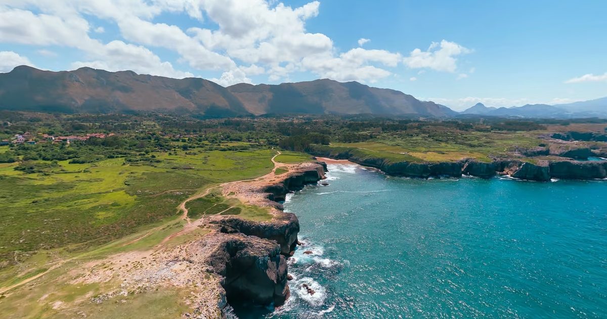 Vista aérea de Bufones de Pría (Llames, Llanes)