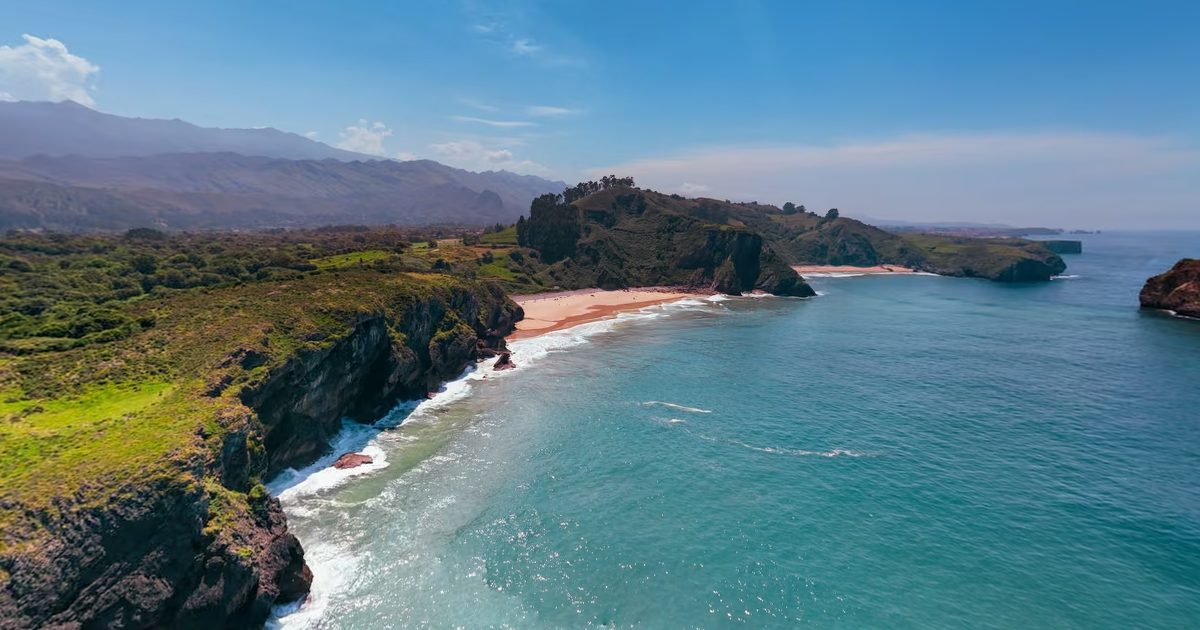Vista aérea de Playa de Andrín (Andrín, Llanes)