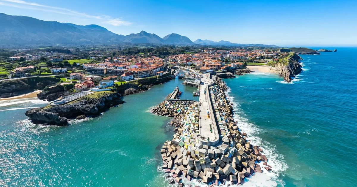 Vista aérea de Cubos de la Memoria (Llanes, Llanes)